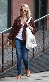 Naomi Watts feet photo thumbnail