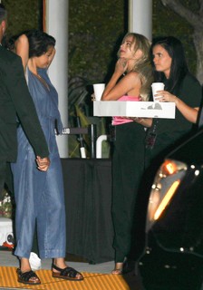 Selena Gomez feet photo thumbnail