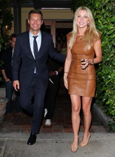 Julianne Hough feet photo thumbnail