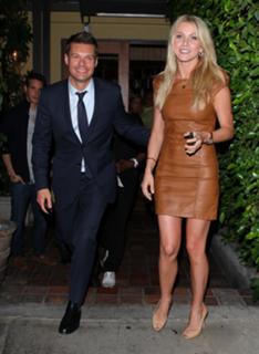 Julianne Hough feet photo thumbnail