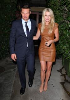 Julianne Hough feet photo thumbnail