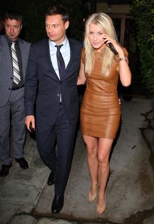 Julianne Hough feet photo thumbnail