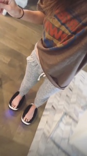 Jenna Ezarik feet photo thumbnail
