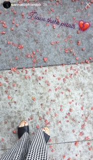AnnaSophia Robb feet photo thumbnail