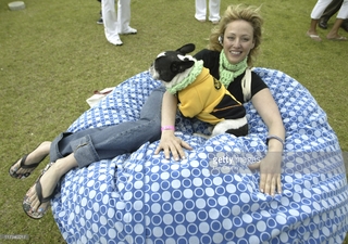 Virginia Madsen feet photo thumbnail