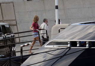 Jennifer Aniston feet photo thumbnail