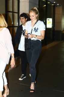 Sophie Turner feet photo thumbnail