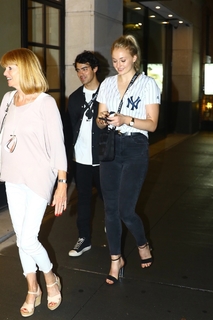 Sophie Turner feet photo thumbnail
