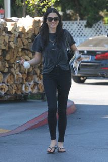Jessica Gomes feet photo thumbnail