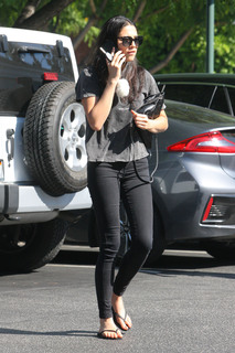 Jessica Gomes feet photo thumbnail