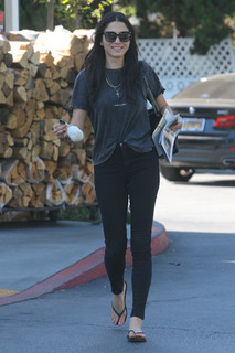 Jessica Gomes feet photo thumbnail