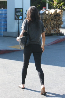 Jessica Gomes feet photo thumbnail