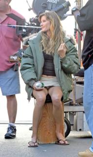 Gisele Bündchen feet photo thumbnail