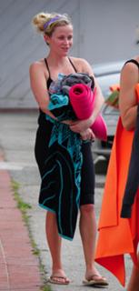 Reese Witherspoon feet photo thumbnail