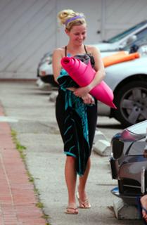 Reese Witherspoon feet photo thumbnail