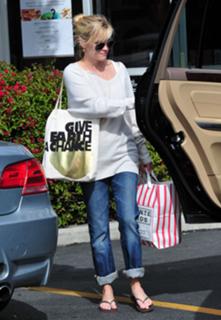 Reese Witherspoon feet photo thumbnail