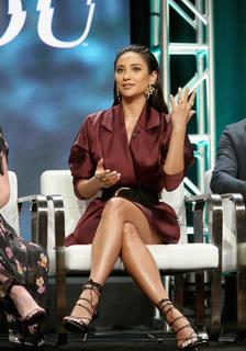 Shay Mitchell feet photo thumbnail
