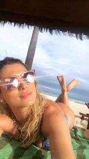 Lívia Andrade feet photo thumbnail