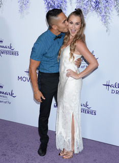 Alexa PenaVega feet photo thumbnail