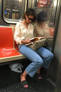 Katie Holmes feet photo thumbnail