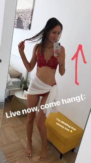 Emma Lovett feet photo thumbnail