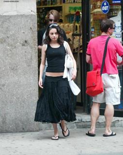Mila Kunis feet photo thumbnail