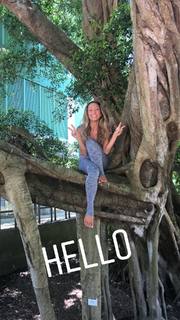 Kino MacGregor feet photo thumbnail