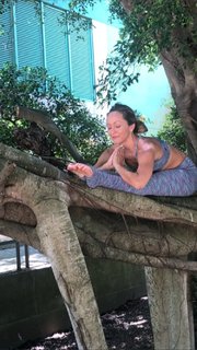 Kino MacGregor feet photo thumbnail