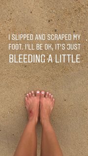Kino MacGregor feet photo thumbnail