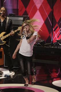 Avril Lavigne feet photo thumbnail