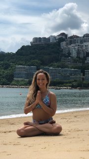 Kino MacGregor feet photo thumbnail