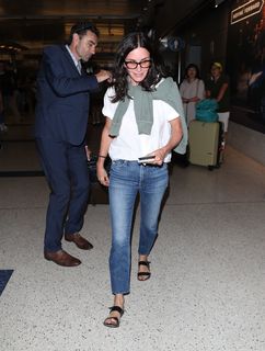 Courteney Cox feet photo thumbnail