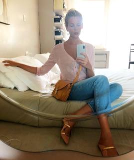 Alessia Marcuzzi feet photo thumbnail