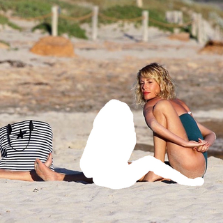 Alessia Marcuzzi feet photo thumbnail