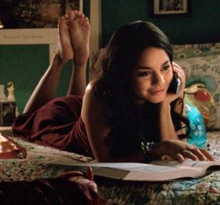 Vanessa Hudgens feet photo thumbnail