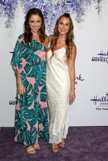 Alexa PenaVega feet photo thumbnail