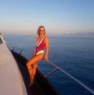 Cristina Ferreira feet photo thumbnail