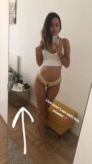 Emma Lovett feet photo thumbnail