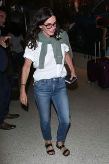 Courteney Cox feet photo thumbnail