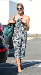 Selma Blair feet photo thumbnail