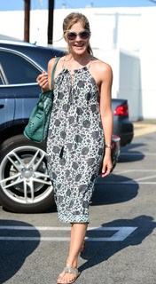 Selma Blair feet photo thumbnail