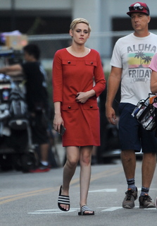 Kristen Stewart feet photo thumbnail
