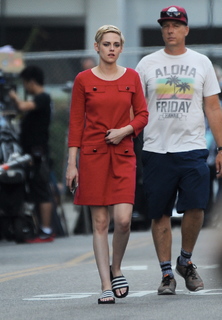 Kristen Stewart feet photo thumbnail