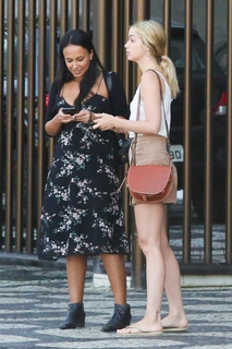 Ana de Armas feet photo thumbnail