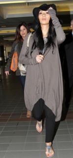 Nicole Scherzinger feet photo thumbnail