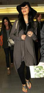 Nicole Scherzinger feet photo thumbnail