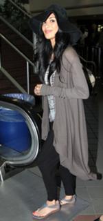 Nicole Scherzinger feet photo thumbnail