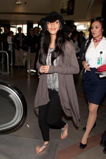Nicole Scherzinger feet photo thumbnail