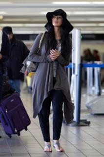 Nicole Scherzinger feet photo thumbnail
