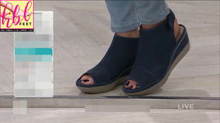 Courtney Khondabi feet photo thumbnail